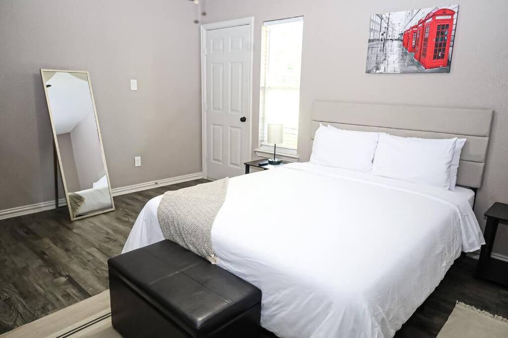 Comfy Two-Bedroom Apartment In Arlington Exterior photo